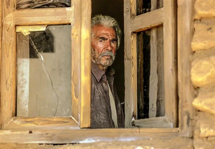 نقد و بررسی فیلم خروج؛ و هر آنچه باید درباره این فیلم بدانید