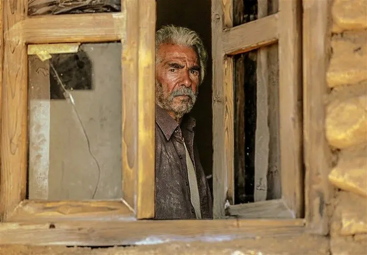 نقد و بررسی فیلم خروج؛ و هر آنچه باید درباره این فیلم بدانید