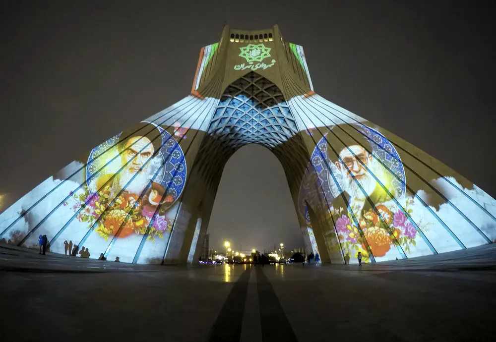 (تصاویر) نور افشانی برج آزادی