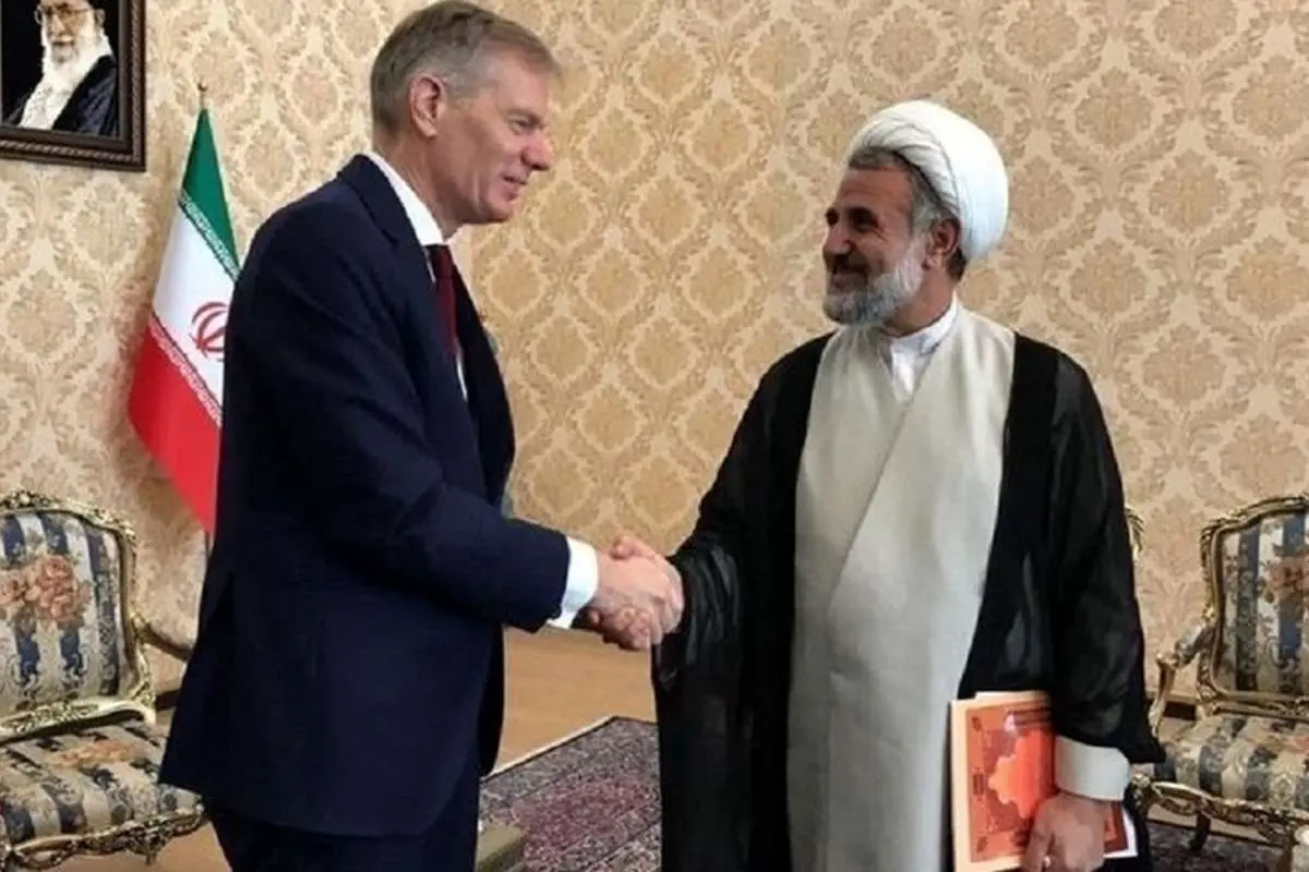 توضیح ذوالنوری در مورد عکس جنجالی اش با سفیر انگلیس
