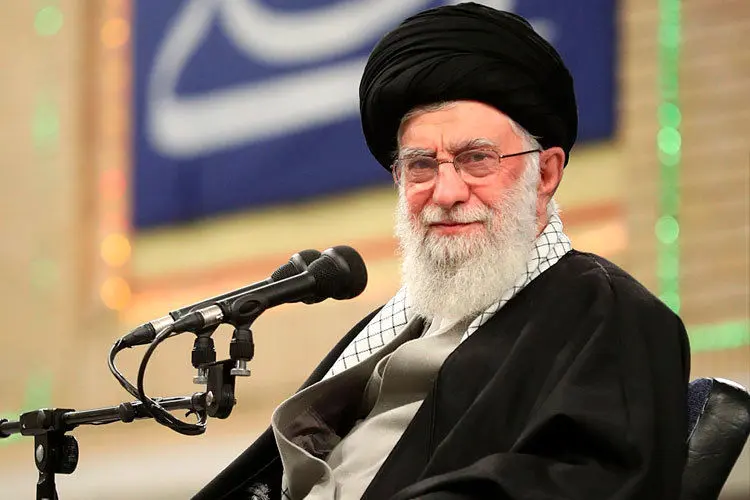 رهبر انقلاب: گریۀ در مجالس شهیدان گریۀ ضعف نیست،‌ گریۀ اراده‌ است