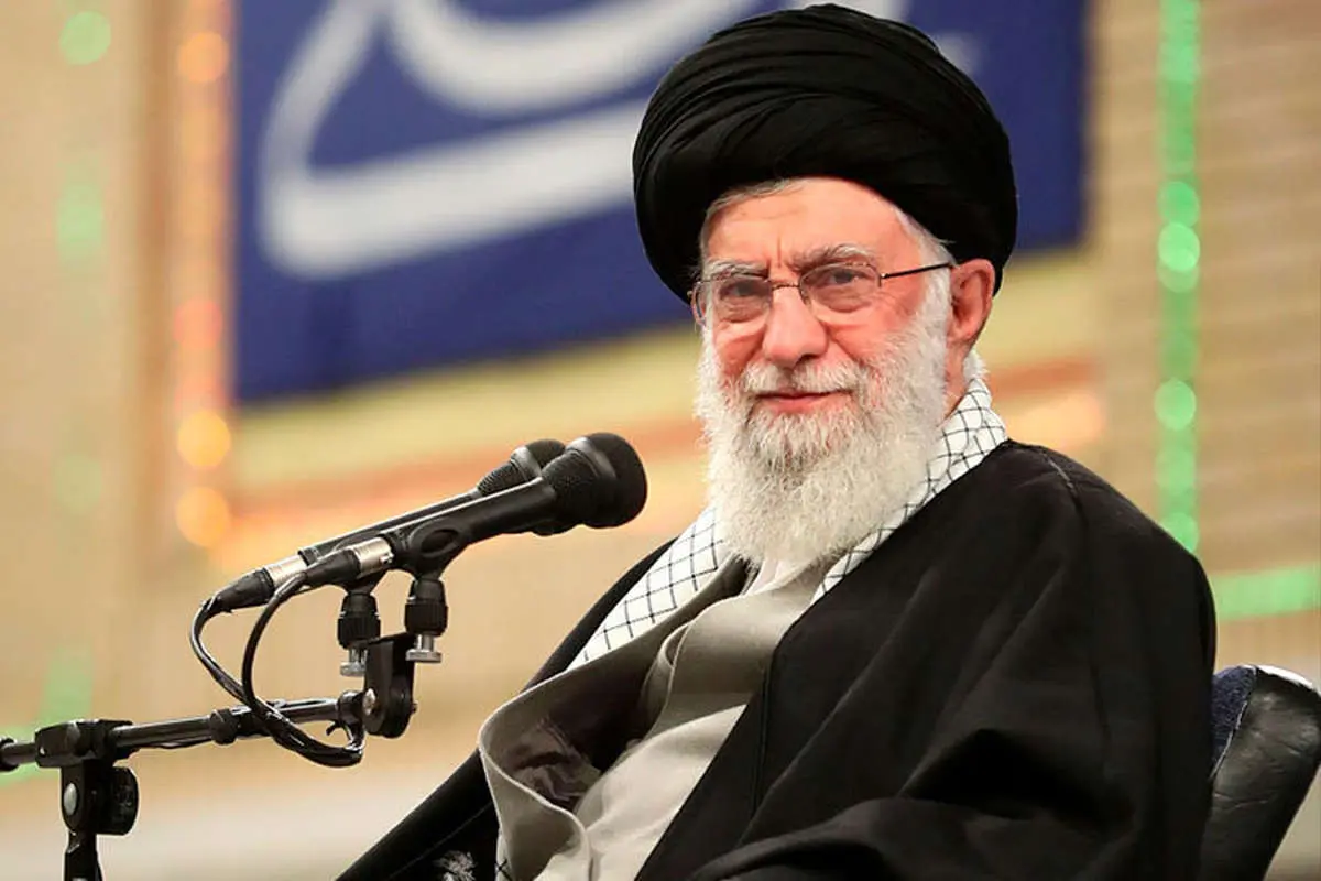 رهبر انقلاب: گریۀ در مجالس شهیدان گریۀ ضعف نیست،‌ گریۀ اراده‌ است