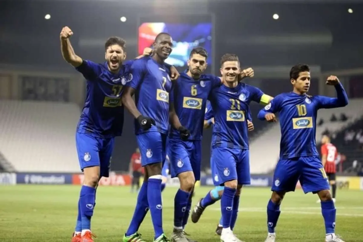 (عکس) رونمایی از پیراهن استقلال و الاهلی عربستان