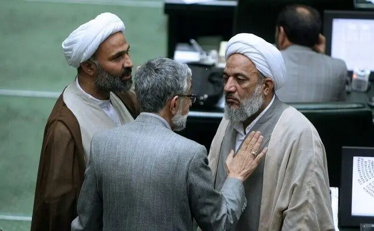 تعداد لیست‌های انتخاباتی اصولگرایان به ٩ لیست رسید!