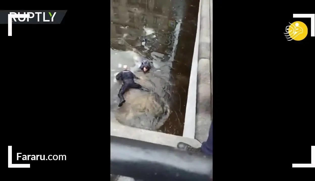 (ویدئو) نجات مردی که خود را در کانال یخ زده انداخت