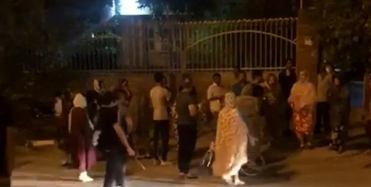 (فیلم) آتش زدن درمانگاهی در بندرعباس به خاطر شایعه کرونا