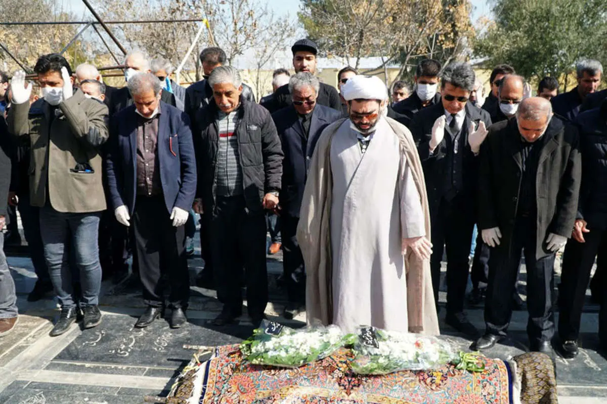 (تصاویر) تشییع پیکر "ملکه رنجبر" زیر سایه ویروس کرونا