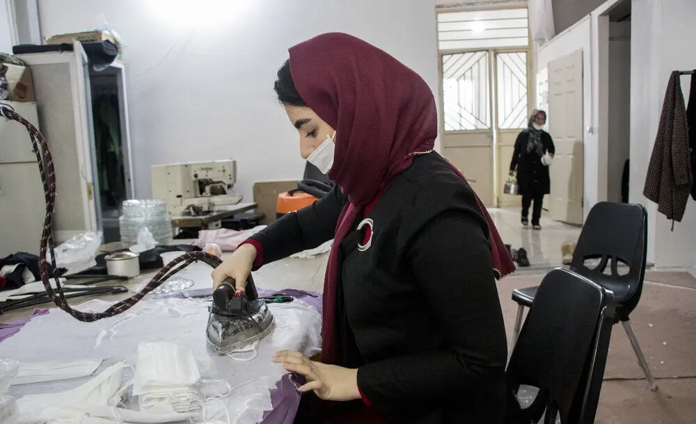 (تصاویر) تولید ماسک در مسجد