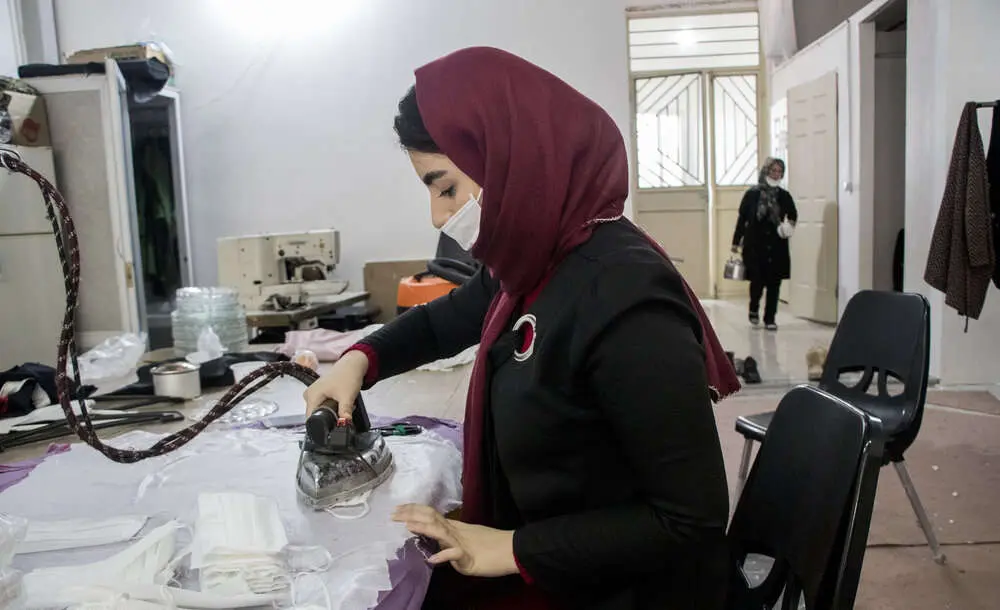 (تصاویر) تولید ماسک در مسجد