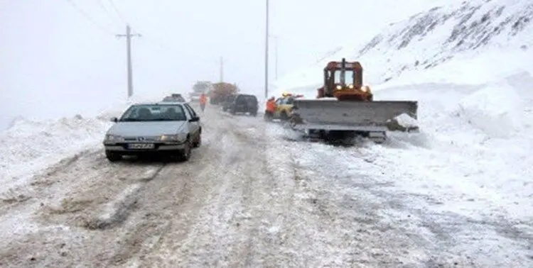 بارش شدید برف در محورهای هراز و فیروزکوه