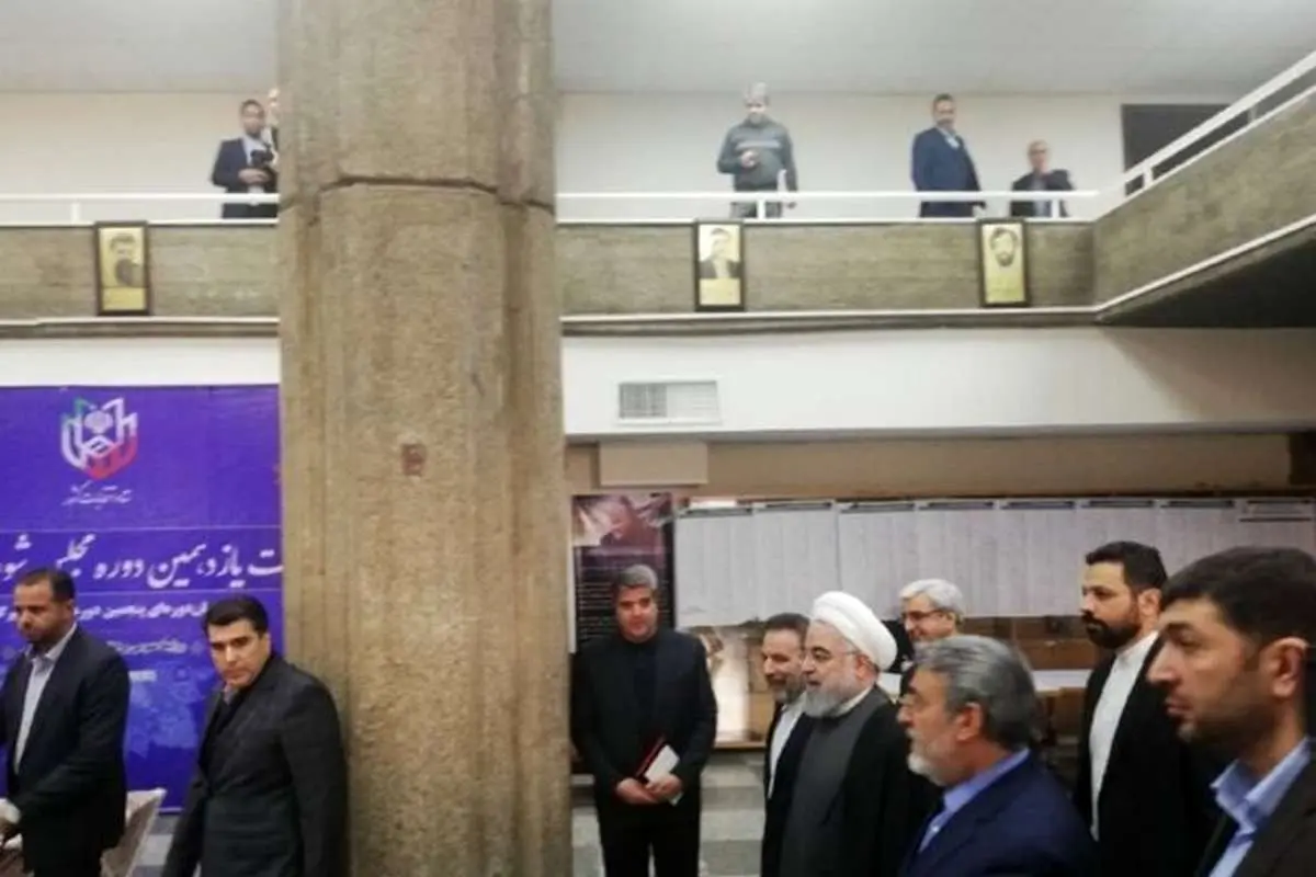 (تصویر) روحانی از ستاد انتخابات کشور بازدید کرد