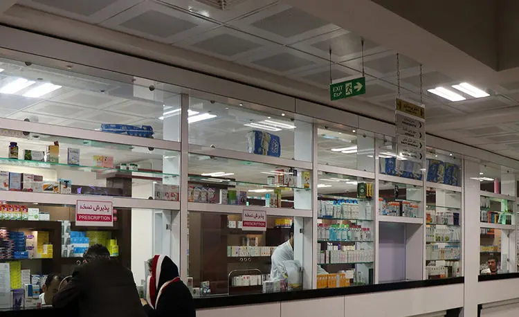 ماسک و ژل ضد عفونی کافی در داروخانه‌ها توزیع شد