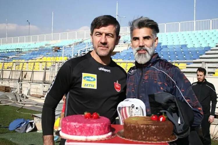 (عکس) تولد کریم باقری و داوود فنایی در تمرین پرسپولیس
