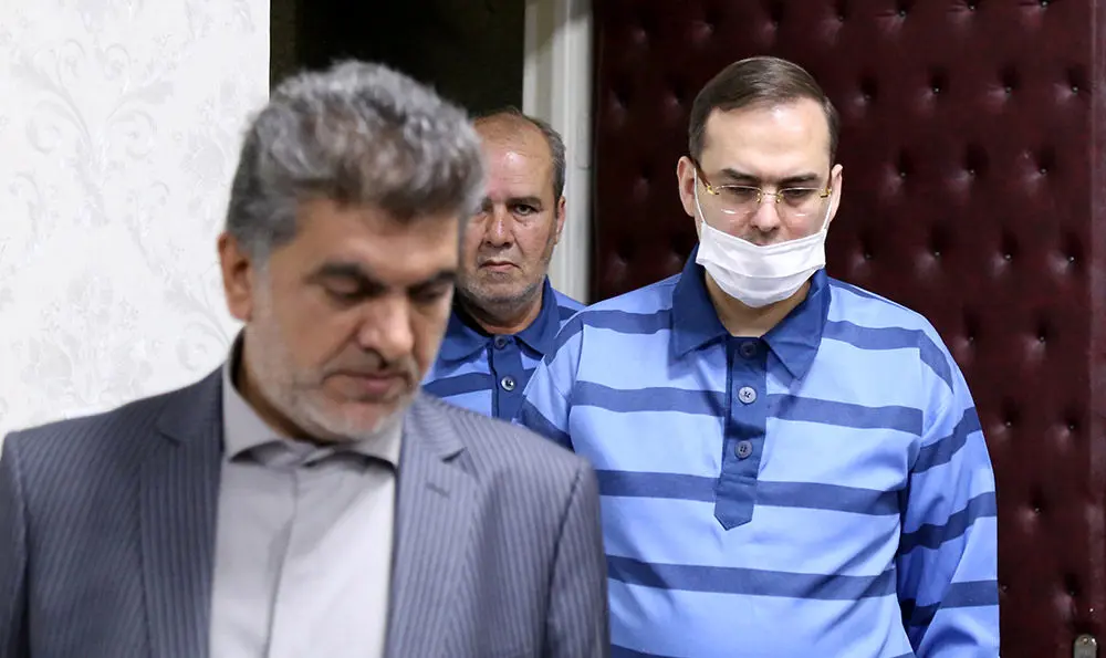 (تصاویر) متهمان با ماسک مقابله با کرونا در دادگاه