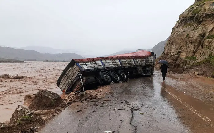 سیل در لرستان؛ از قطع راه‌های ارتباطی تا سنگربندی خرم‌آباد