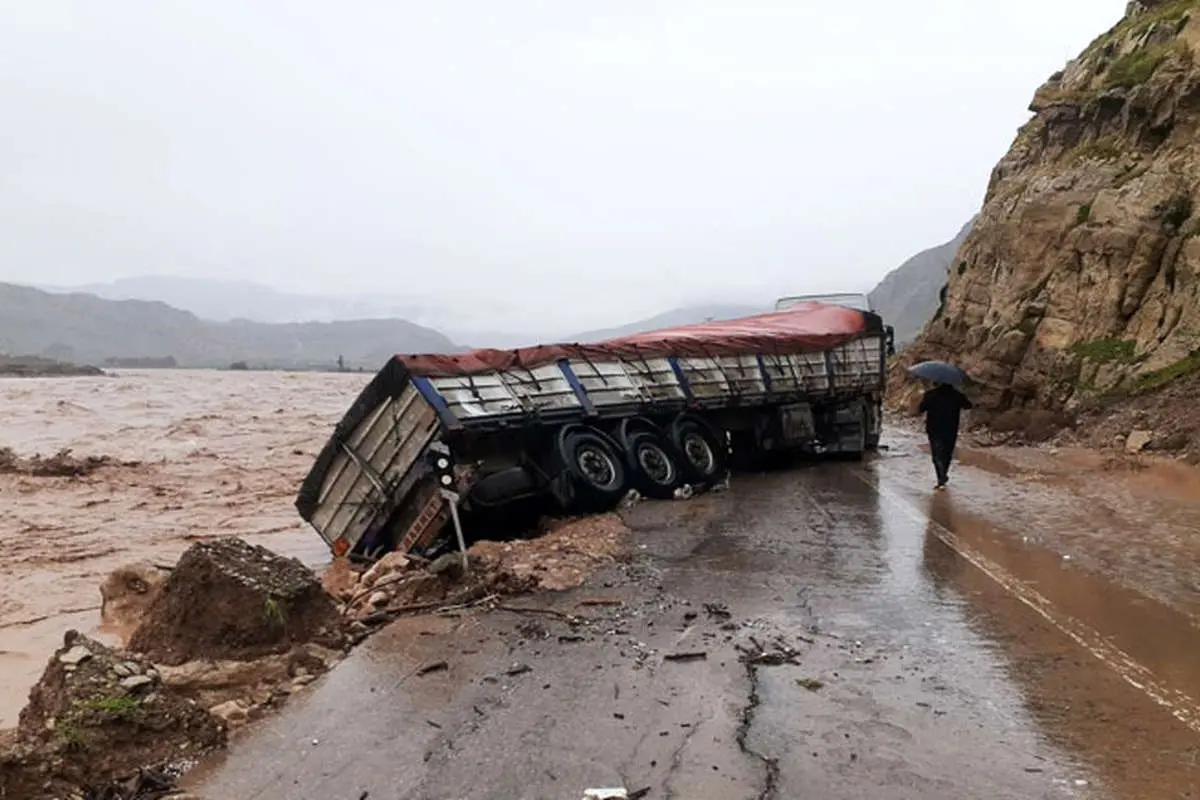 سیل در لرستان؛ از قطع راههای ارتباطی تا سنگربندی خرمآباد