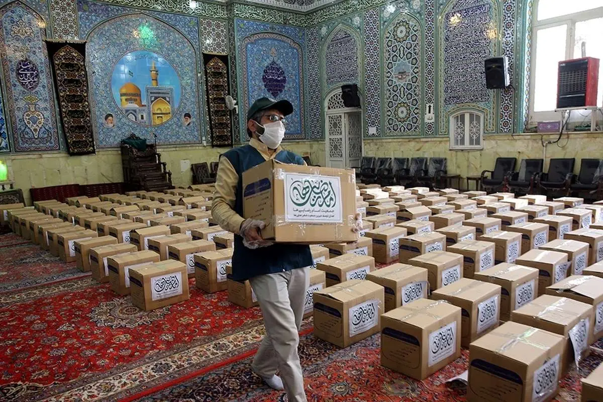 (تصاویر) توزیع بستههای حمایتی بین آسیبدیدگان کرونا در قم