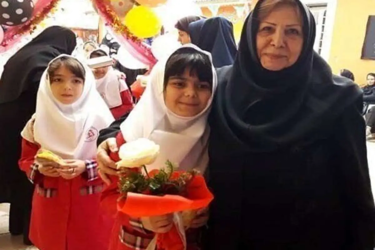 نخستین تصویر از معلمی که با گفتن «آیلاند» معروف شد