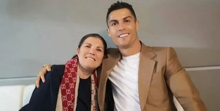 اقدام رونالدو برای مراقبت از مادرش