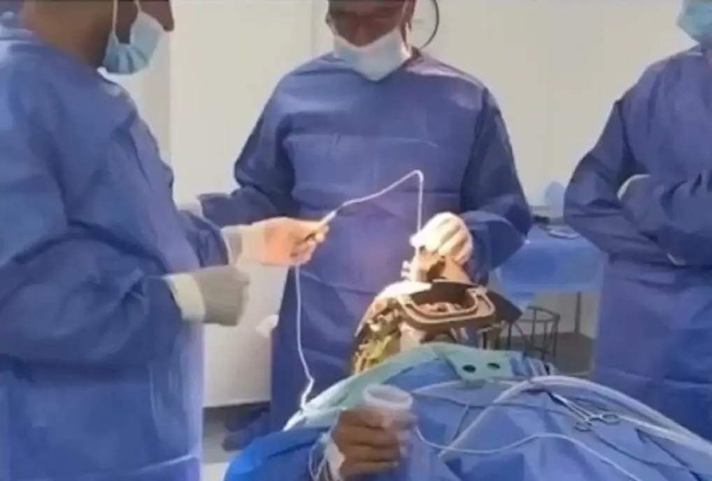 پایان رنج ۱۰ ساله بیمار مبتلا به لرزش دست  