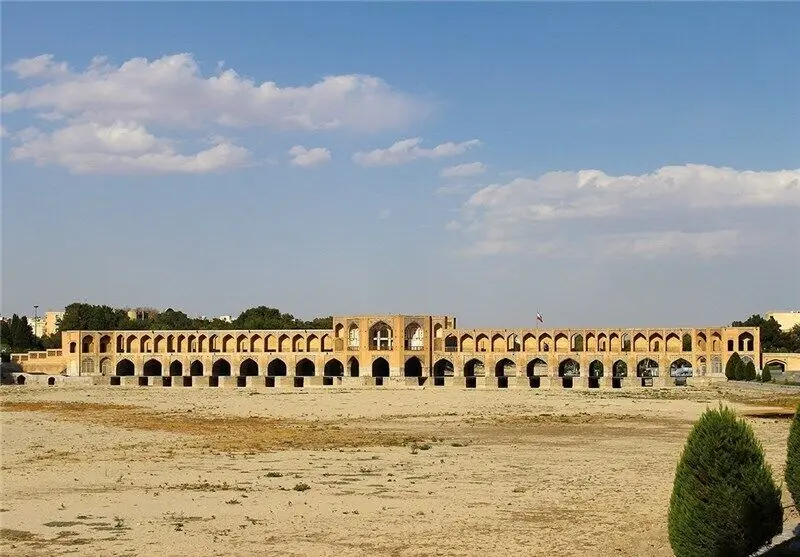 زاینده‌رود خشکید، تاریخ اصفهان تخریب شد!
