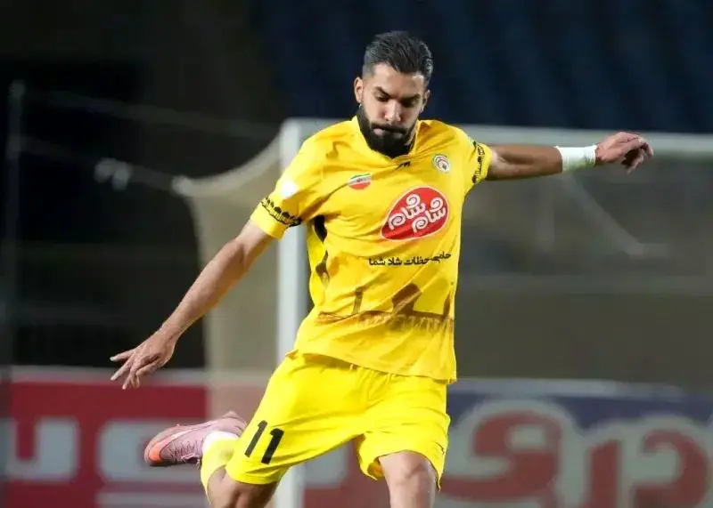 ستاره فجر بازی با استقلال را از دست داد