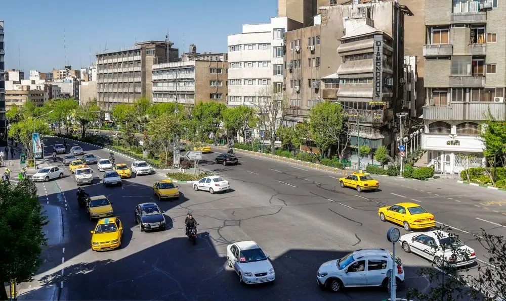(تصاویر) خیابان‌های شلوغ تهران پس از تعطیلات نوروزی!