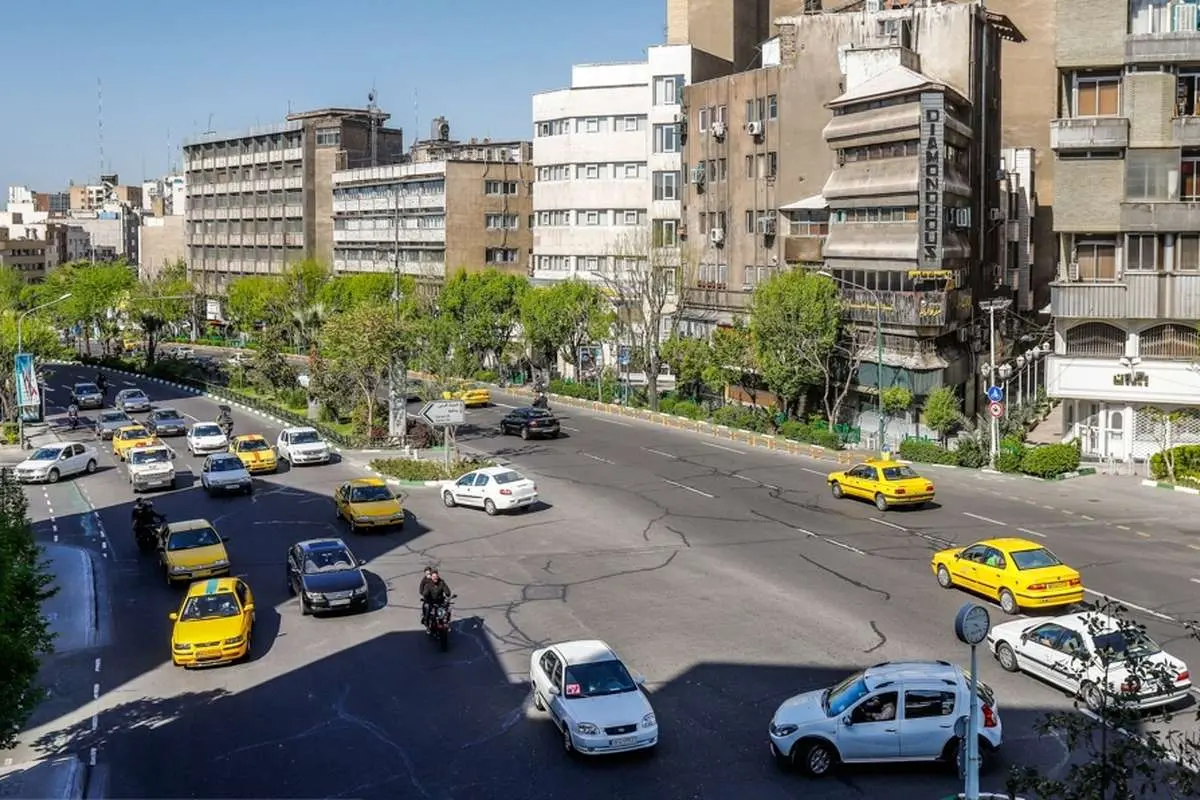 (تصاویر) خیابانهای شلوغ تهران پس از تعطیلات نوروزی!
