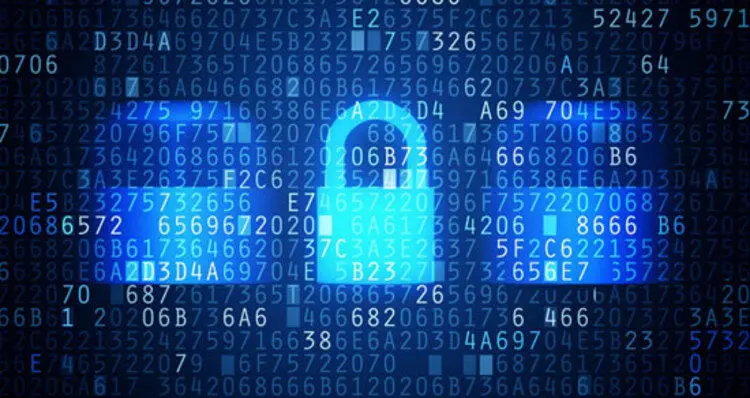 آذری جهرمی: فیلترینگ به کیفیت اینترنت ضربه زده است