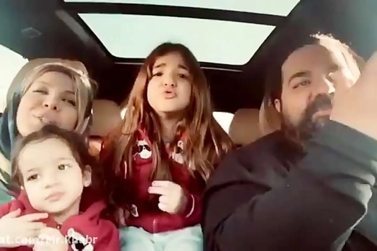 (عکس) تصویری عجیب از رضا صادقی در قرنطینه خانگی