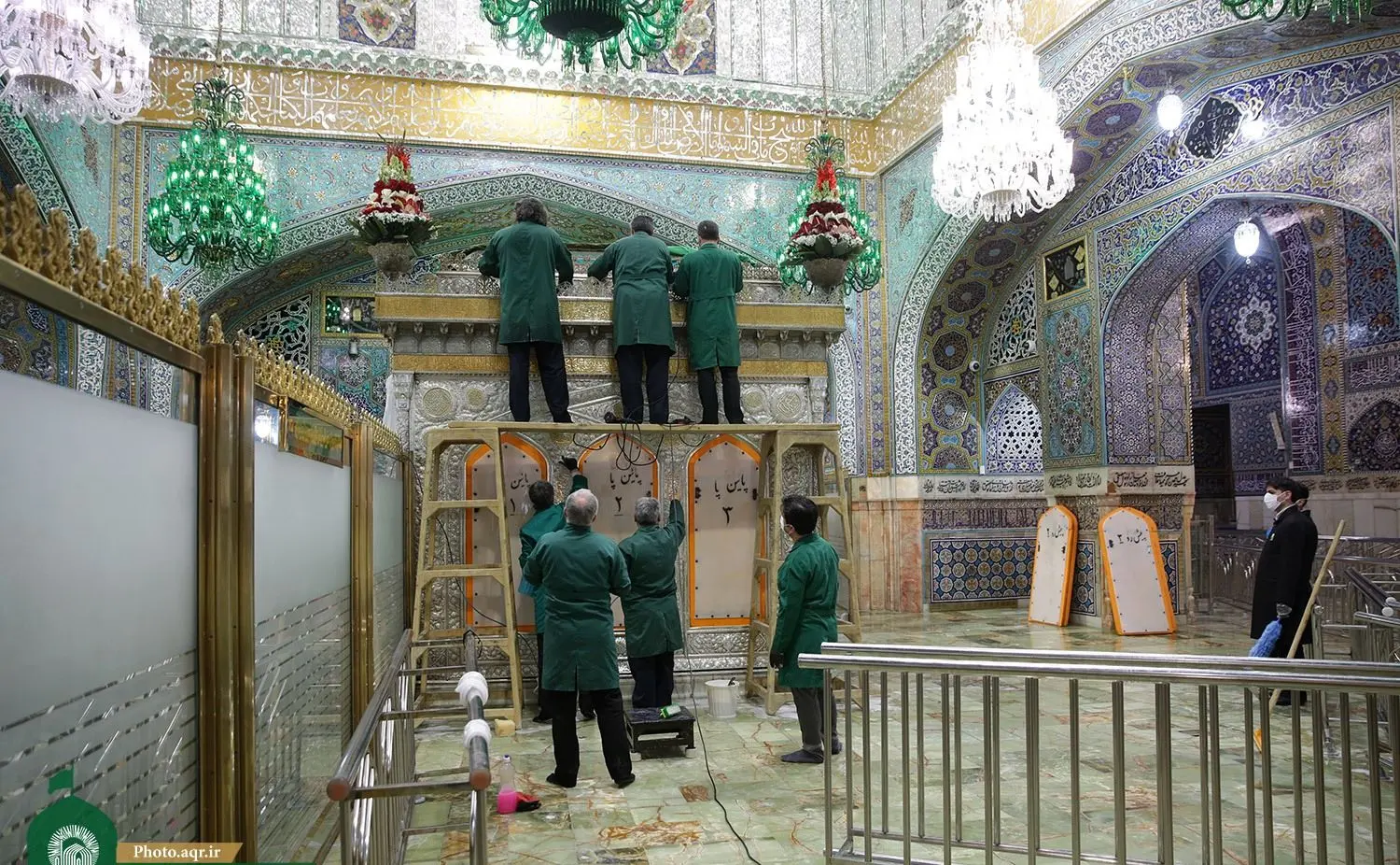 (تصاویر) زیباسازی حرم امام رضا(ع) پشت درهای بسته