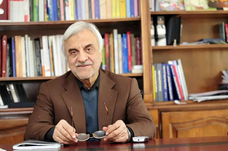 نه آقا؛ الکی نمی‌توان گفت: این استقلال همان تاج است