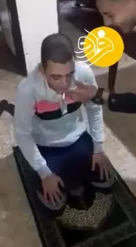 (ویدئو) سیگار کشیدن در نماز خشم مصری‌ها را برانگیخت