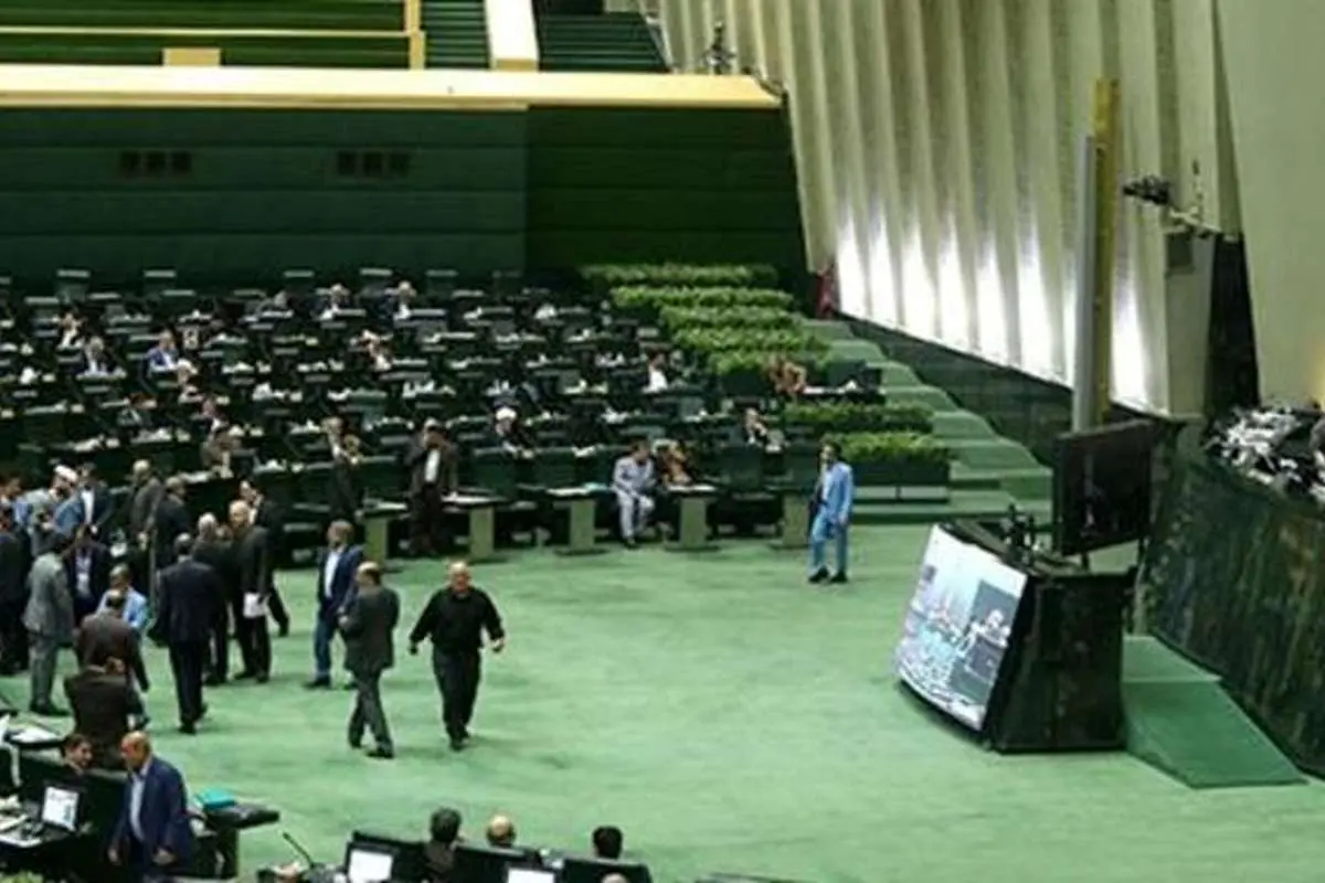 جدال لفظی دو نماینده مجلس