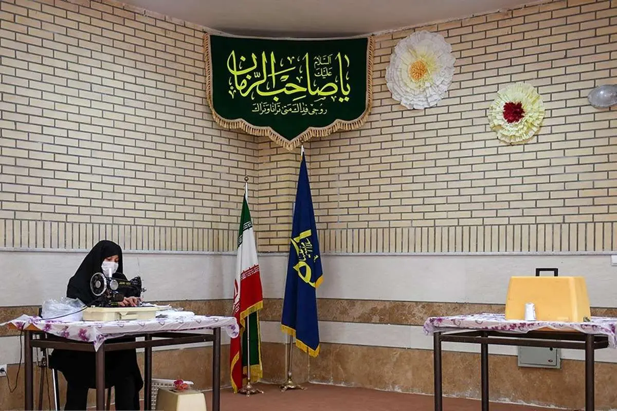 (تصاویر) تولید ماسک توسط بانوان طلبه