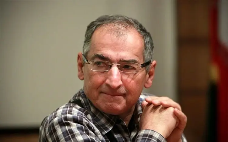 زیباکلام: می‌خواهند احمدی‌نژاد را دوباره بازگردانند!
