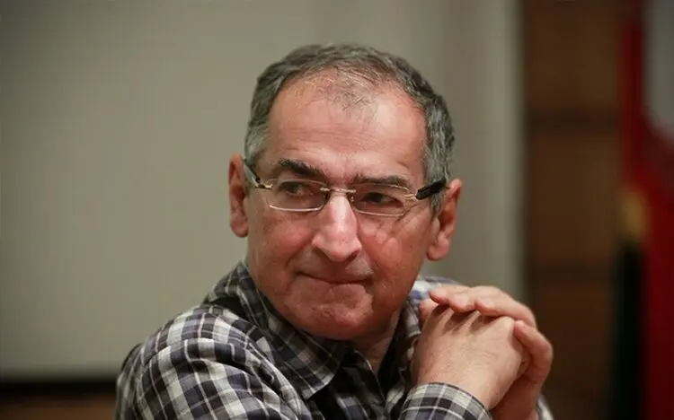 زیباکلام: می‌خواهند احمدی‌نژاد را دوباره بازگردانند!