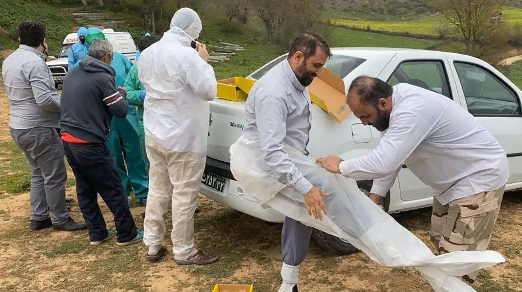 (تصاویر) دفن اموات کرونایی توسط طلاب
