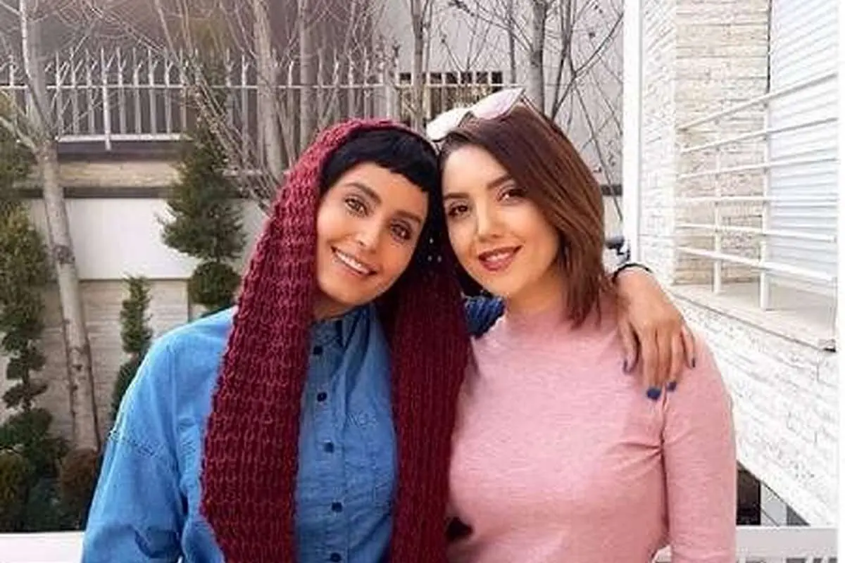 عکس یادگاری عایشهگل و الناز شاکردوست