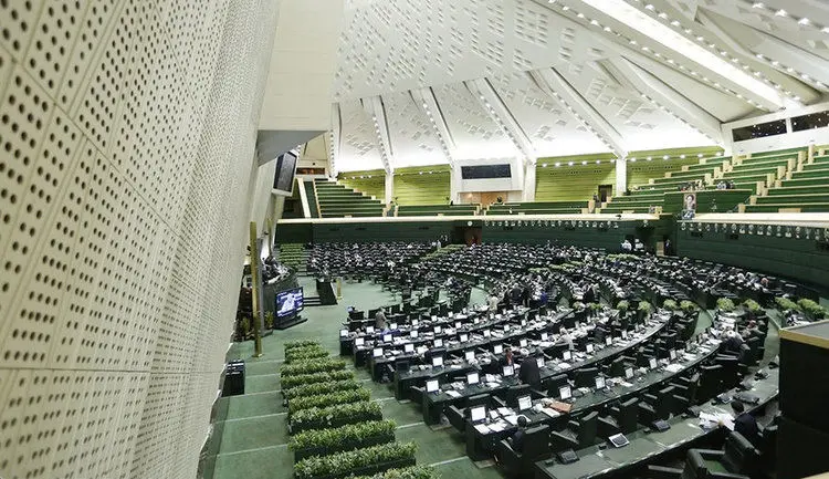 درخواست ۴۲ نماینده از لاریجانی برای برگزاری جلسات مجلس