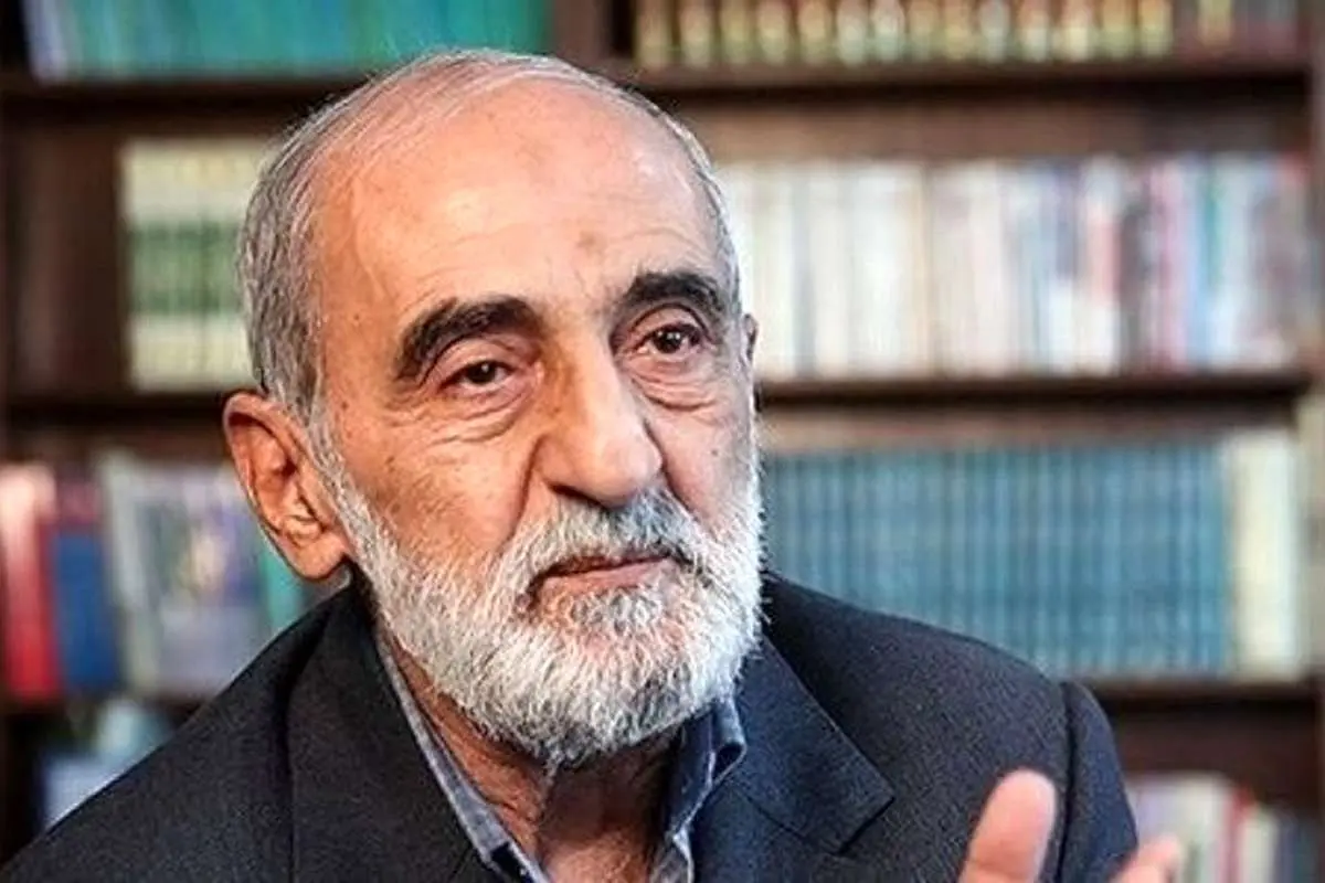 شریعتمداری: باید عاجزانه از خدا خواست که ترامپ کرونا نگیرد