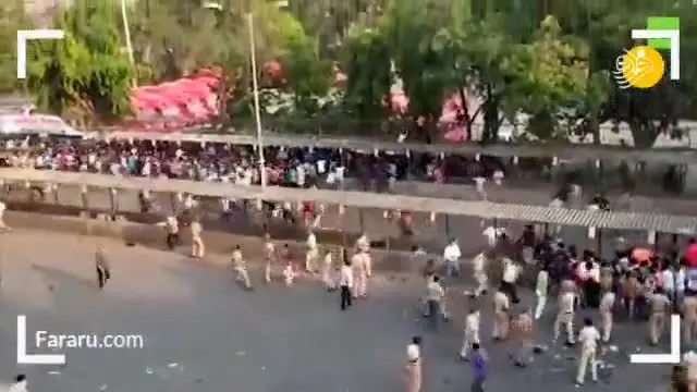(ویدئو) حمله پلیس هند به معترضان به قرنطینه