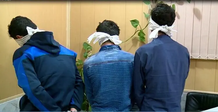 شرط بندی عجیب سه پسر بجنوردی با لباس زنانه