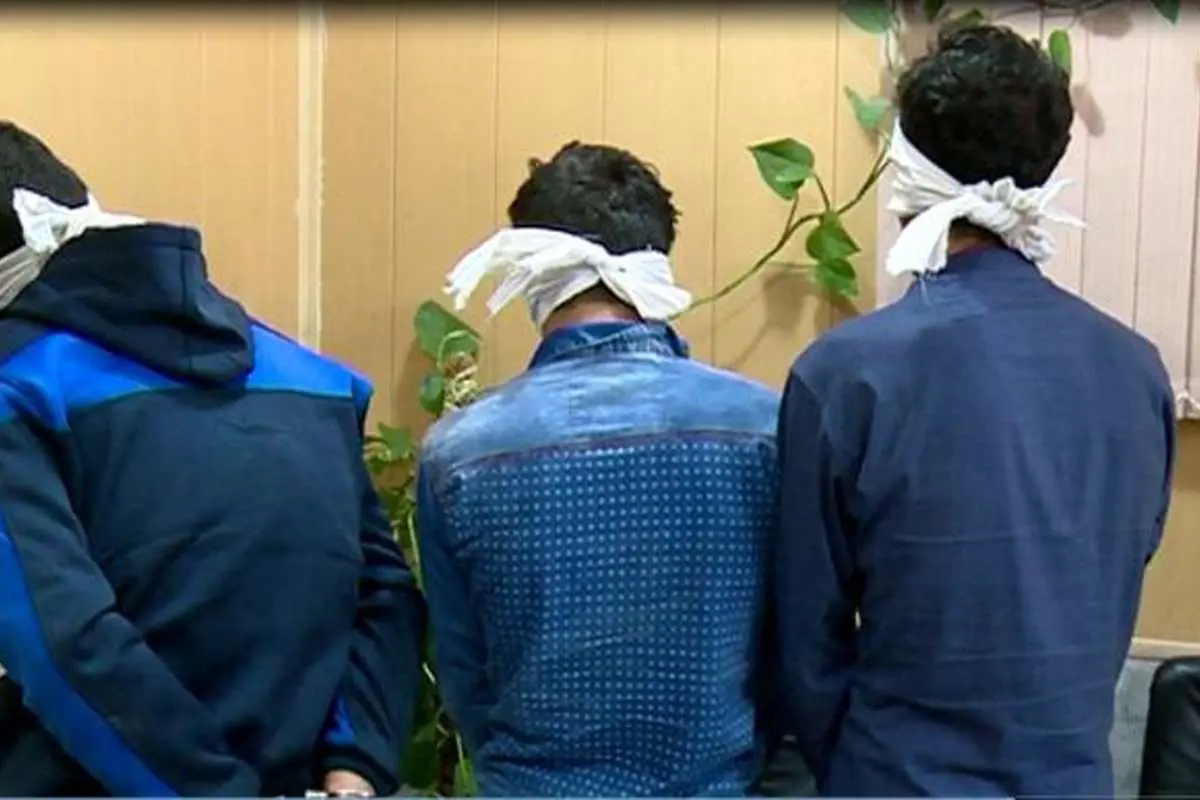 شرط بندی عجیب سه پسر بجنوردی با لباس زنانه