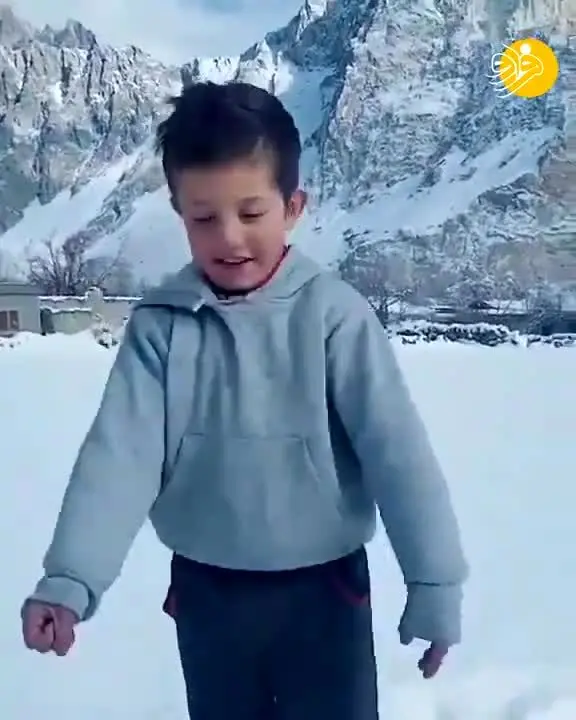 (ویدئو) واکنش رئیس بهداشت جهانی به رقص یک کودک در برف