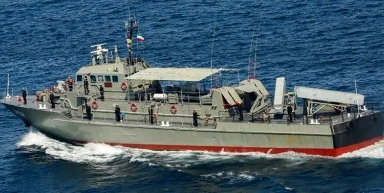 سانحه برای شناور «کنارک» نداجا/ شهادت ۱۹ نفر و مجروح شدن ۱۵ نفر از کارکنان ارتش