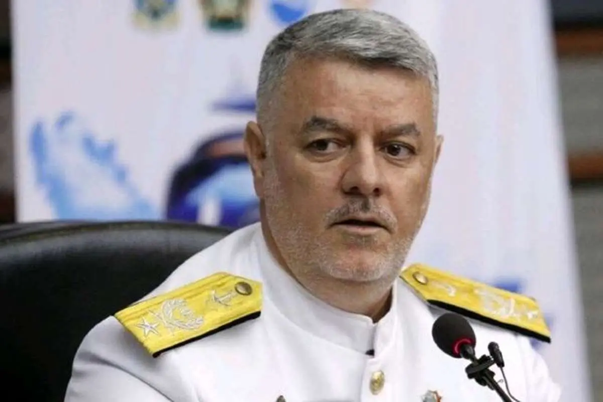 دریادار خانزادی: رسیدگی به ابعاد حادثه شناور کنارک با جدیت ادامه دارد