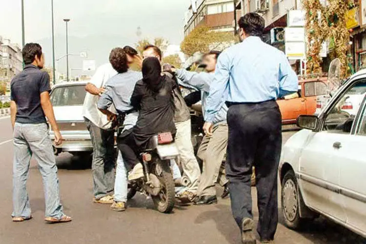 کورشدن دختر جوان در جریان دعوای خیابانی
