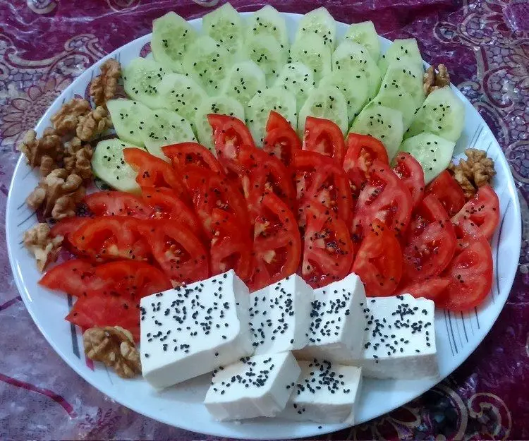خوردن پنیر با این ۲ ماده غذایی ممنوع!