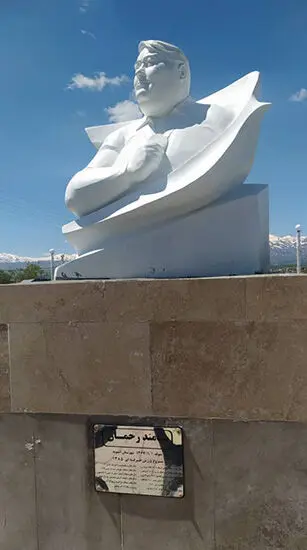 (تصویر) رونمایی از تندیس زنده یاد سیامند رحمان